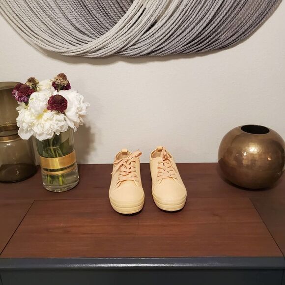 Sole Mates Peach Tennies Sz XL (9-10) - Picture 1 of 6